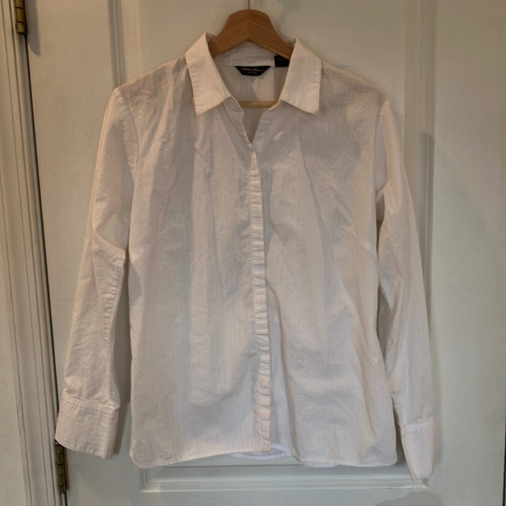 🎉 3/$15 Eddie Bauer Women’s White Button Up Top L